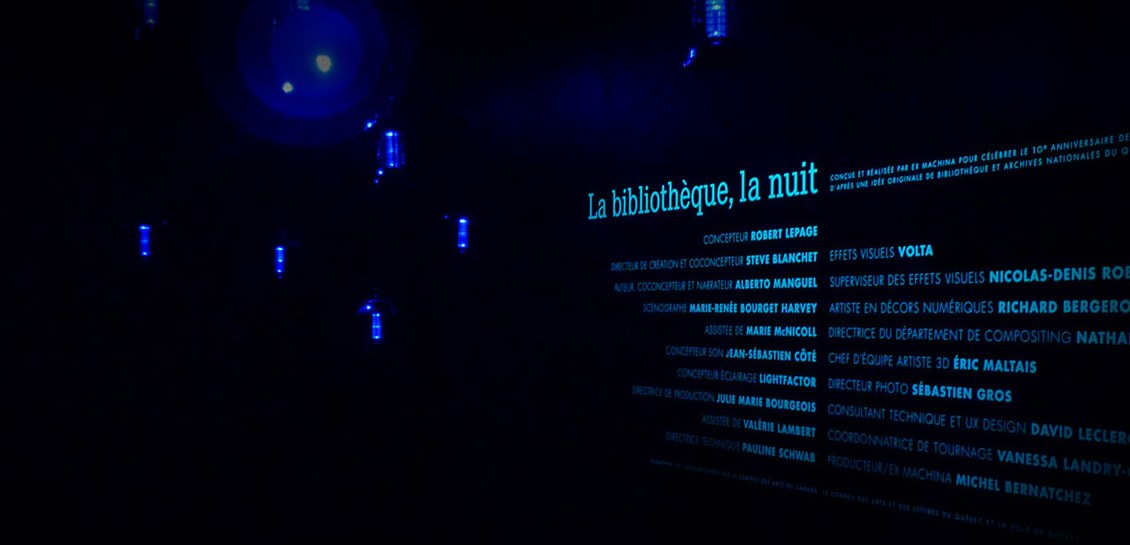 La bibliothèque, la nuit, BAnQ, Montréal : éclairage de l’exposition temporaire par LightFactor.